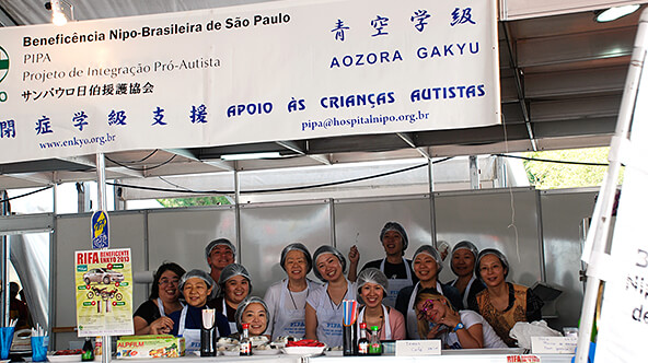 Staff of Mitsubishi Brazil participated in the Japan Festival in Sao Paulo as PIPA volunteers - 2013